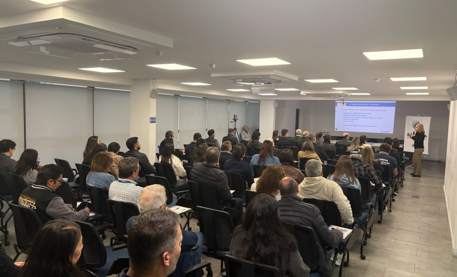 Ciclo de Capacitação da Agepar conta com palestra ministrada por Luciana Luso, conselheira da AGERGS