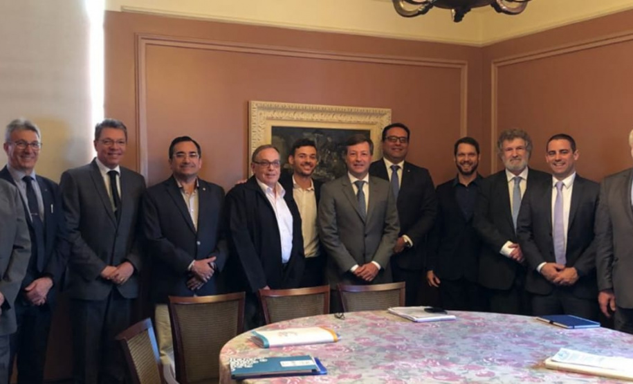 Entidades promoverão mobilização conjunta contra a MP do Saneamento Foi realizada na última quarta-feira, 18 de julho, na sede da Assemae, em Brasília, reunião com os presidentes das 4 maiores Associações que envolvem o Saneamento. Na reunião foi definida uma pauta conjunta para mobilização contra a MP 844, conhecida como MP do Saneamento, assinada pelo Presidente Michel Temer no dia 6 de julho.