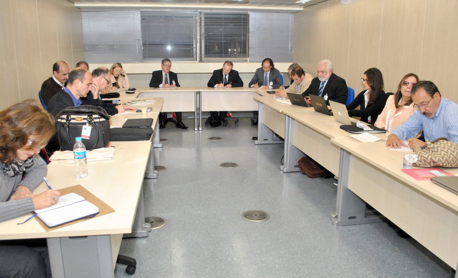 Agepar Assina Contrato com a Fipe. Curitiba- 16-04-2013- Foto Osvaldo Ribeiro/AENPr.