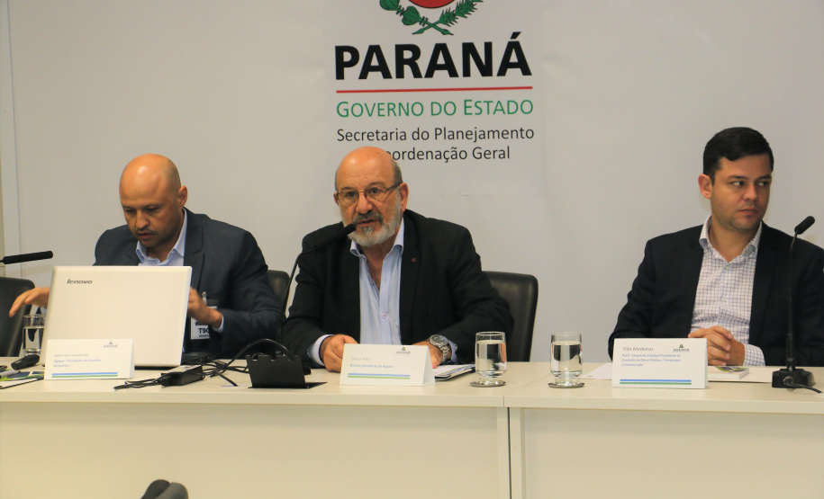 Presidente da Agepar, Omar Akel inicia reunião