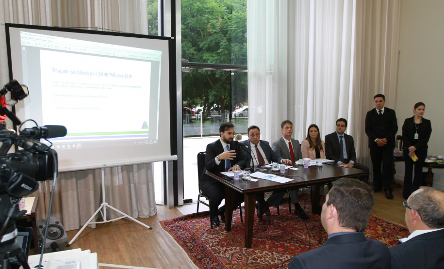 Presidente da Agepar esclarece deputados estaduais sobre tarifa do saneamento João Vicente esclarece deputados estaduais sobre tarifa do saneamento